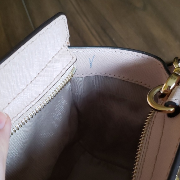 Michael Kors purse - Picture 4 of 8